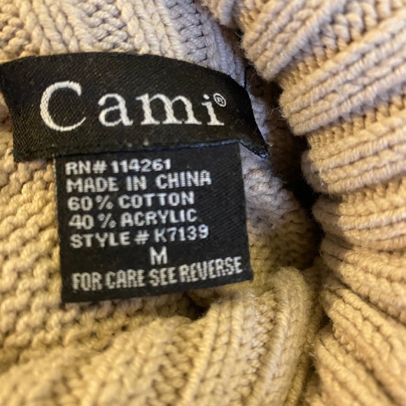 Woman’s Turtle Neck Sweater size Med. - Picture 8 of 8